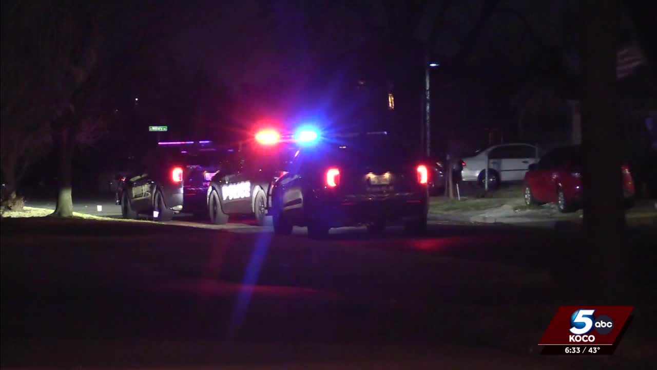 Police search for 3 suspects after woman reports she was robbed outside ...
