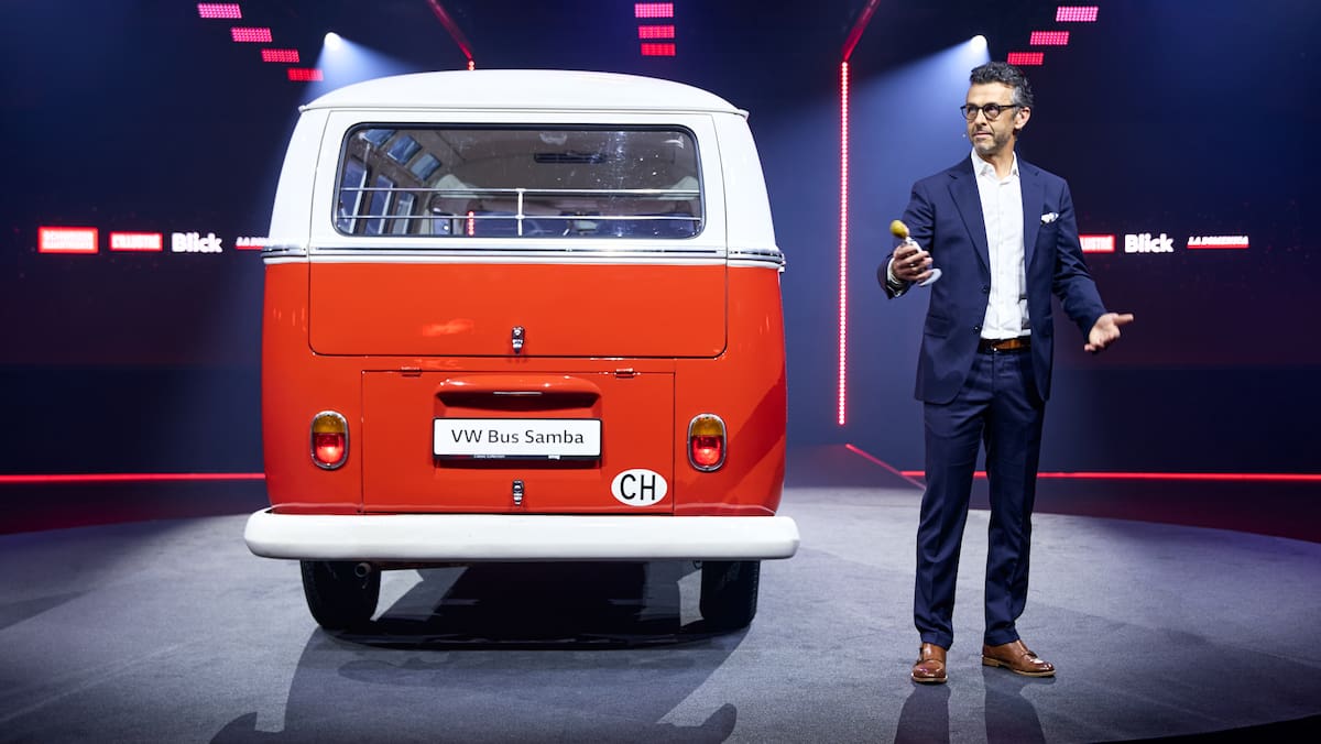 gala-schweizer-auto-des-jahres-2026-die-autobranche-feiert-sich-trotz