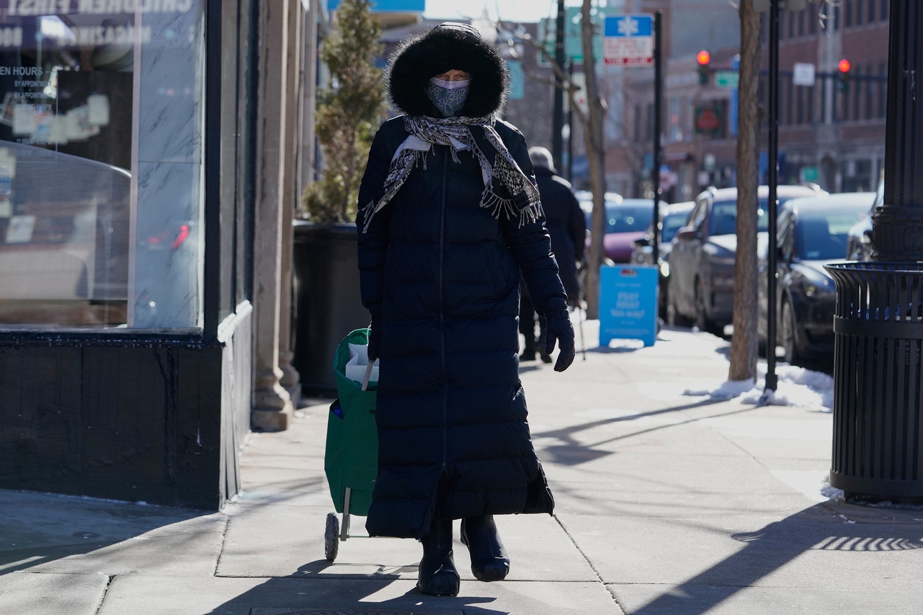 Major winter storm moving, bringing strong wind gusts, snow to Plains and Northeast<br>