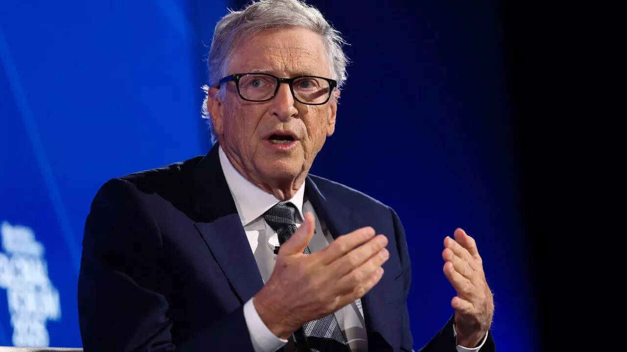 Bill Gates warns: AI will change society and jobs faster than expected
