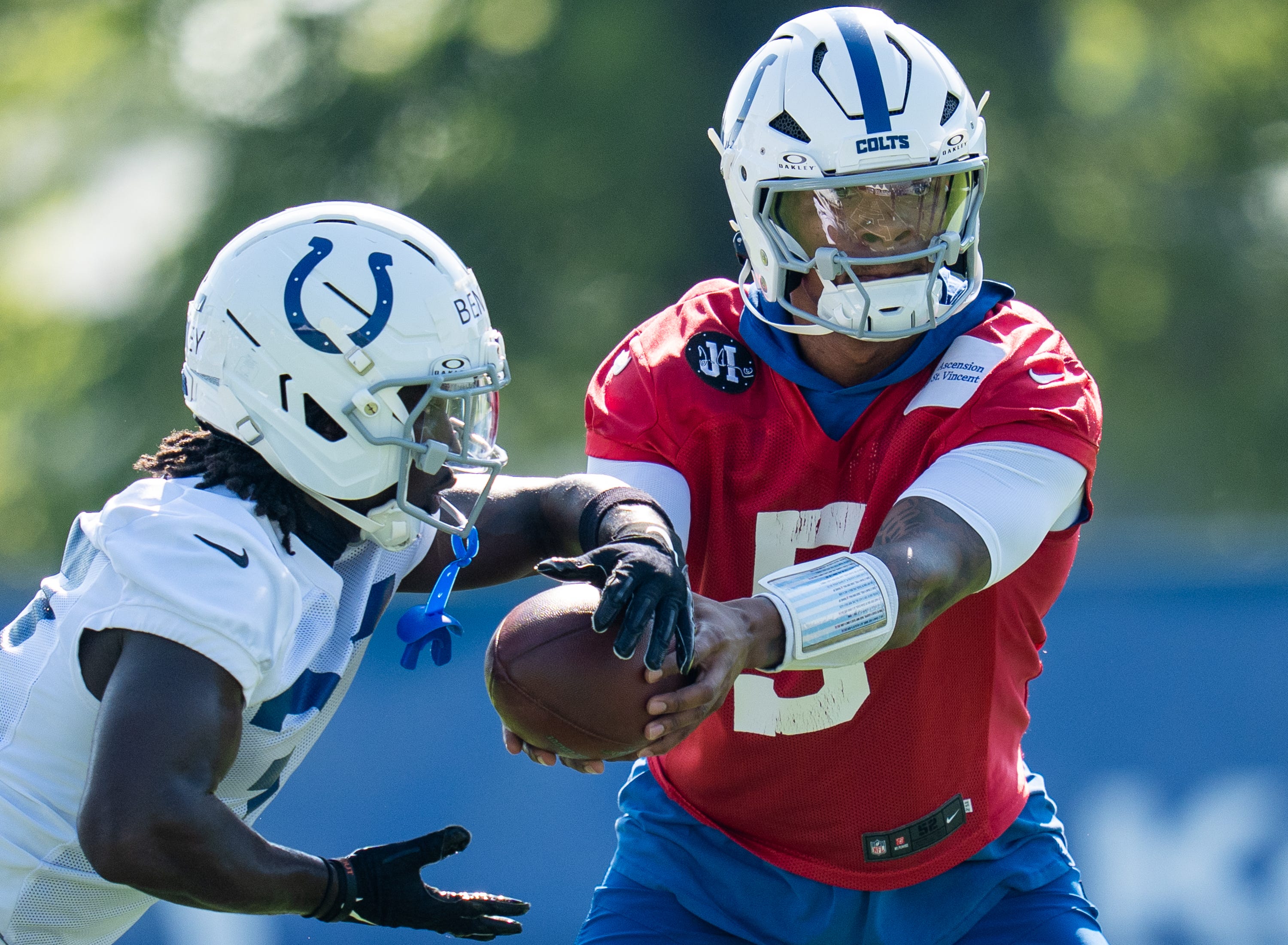 Indianapolis Colts quarterback Anthony Richardson Sr. (5) hands off to running back Ulysses Bentley IV (37) on Wednesday, July 23, 2025, during the first day of training camp held at Grand Park in Westfield.