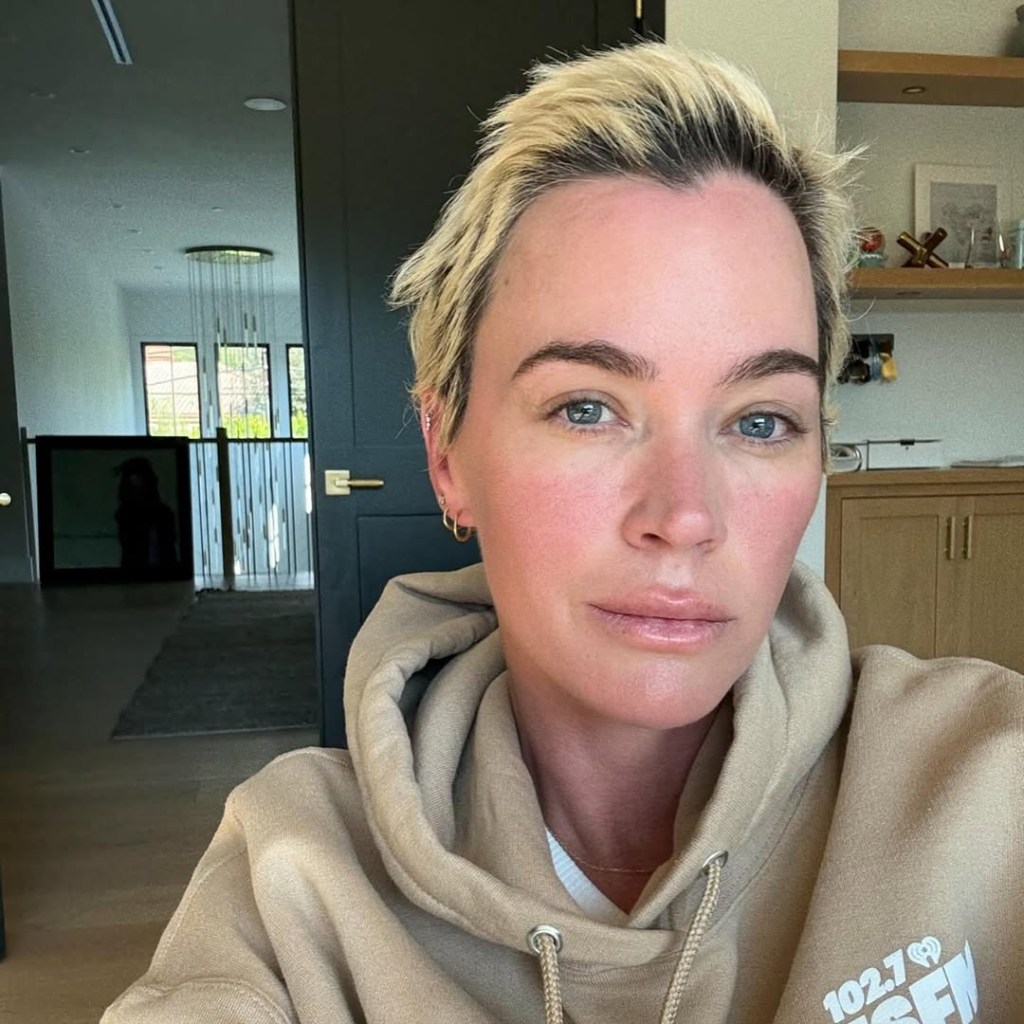 Teddi Mellencamp says she's struggling in cancer battle after dad John's  concerning comments