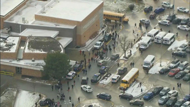 Homewood-Flossmoor High School put on lockdown after gun brought to ...