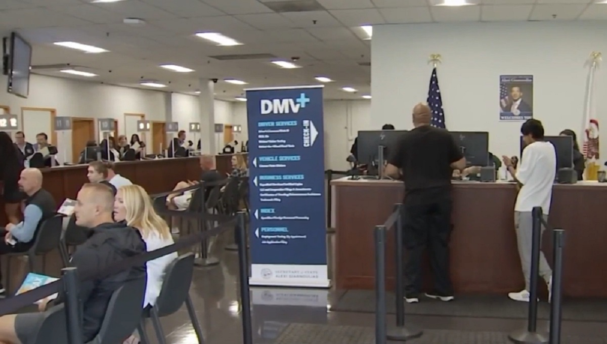 Illinois Secretary of State warns of surge in fraudulent DMV text messages