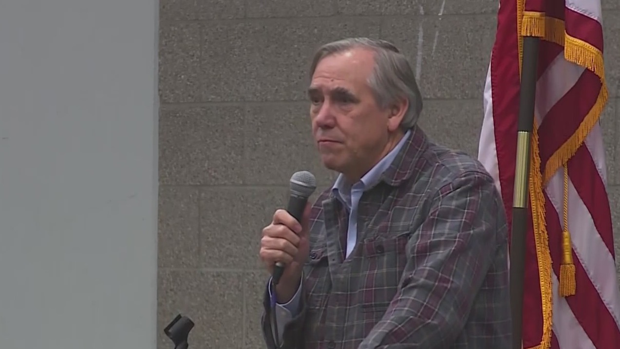 'Rights are being stripped away' Sen. Merkley slams ICE tactics during