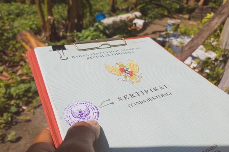 Ilustrasi sertifikat tanah. Girik Masih Bisa Menjadi Dasar Bikin SHM meski Tak Berlaku, Sampai Kapan?