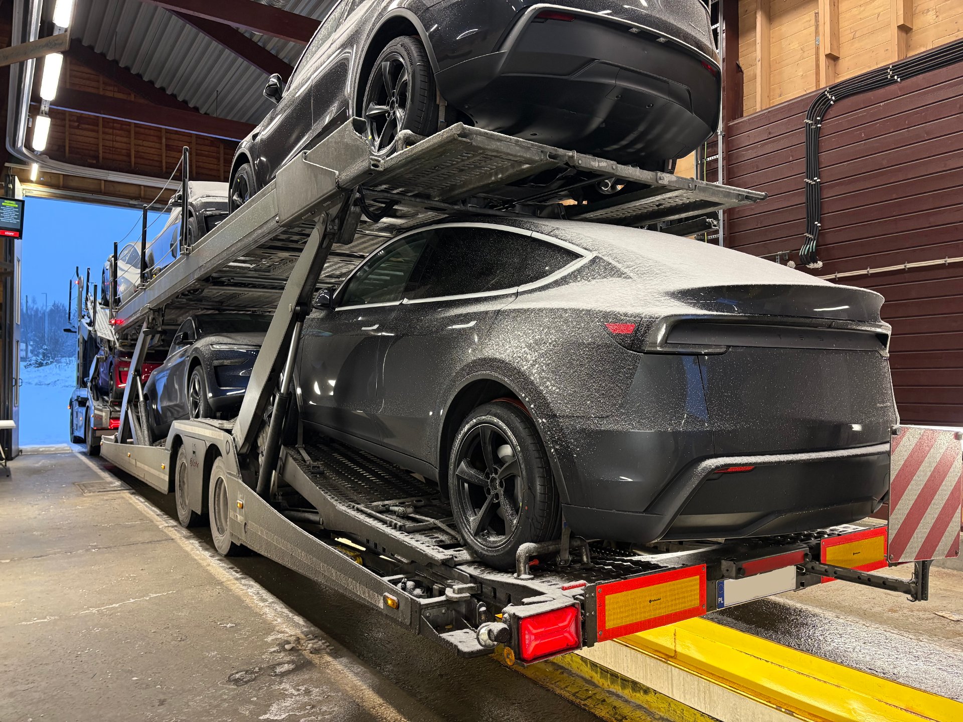 Skulle frakte Teslaer til Oslo. Skjønte ingenting da han ble stoppet