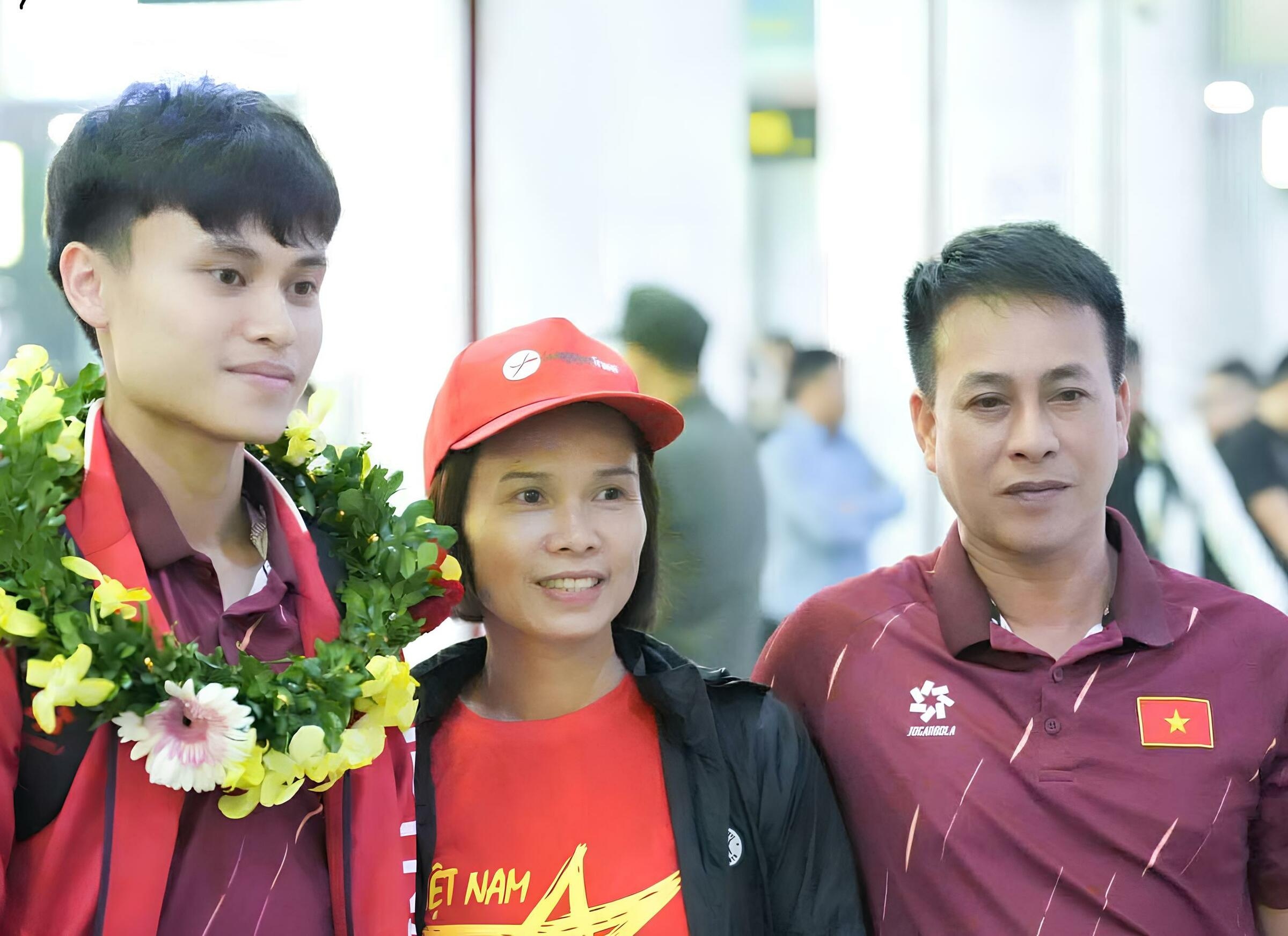 Cha cầu thủ Minh Phúc: 'Tôi từng cấm con đá bóng'