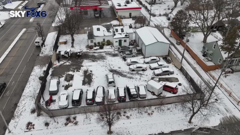Milwaukee police raid; search warrant executed, weapons investigation