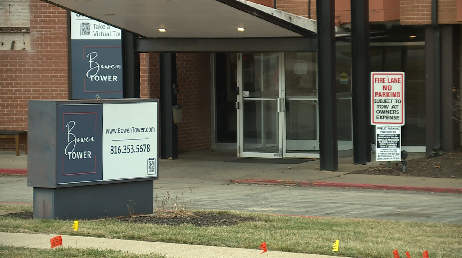 Congressman visits Raytown apartment complex with residents on rent strike<br><br>