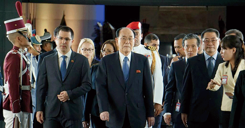 2018년 김영남 당시 북한 최고인민회의 상임위원장(가운데)이 중남미를 순방하며 베네수엘라를 방문했을 때 대표단 단원으로서 동행한 이일규 참사(오른쪽 셋째). photo 이일규 제공