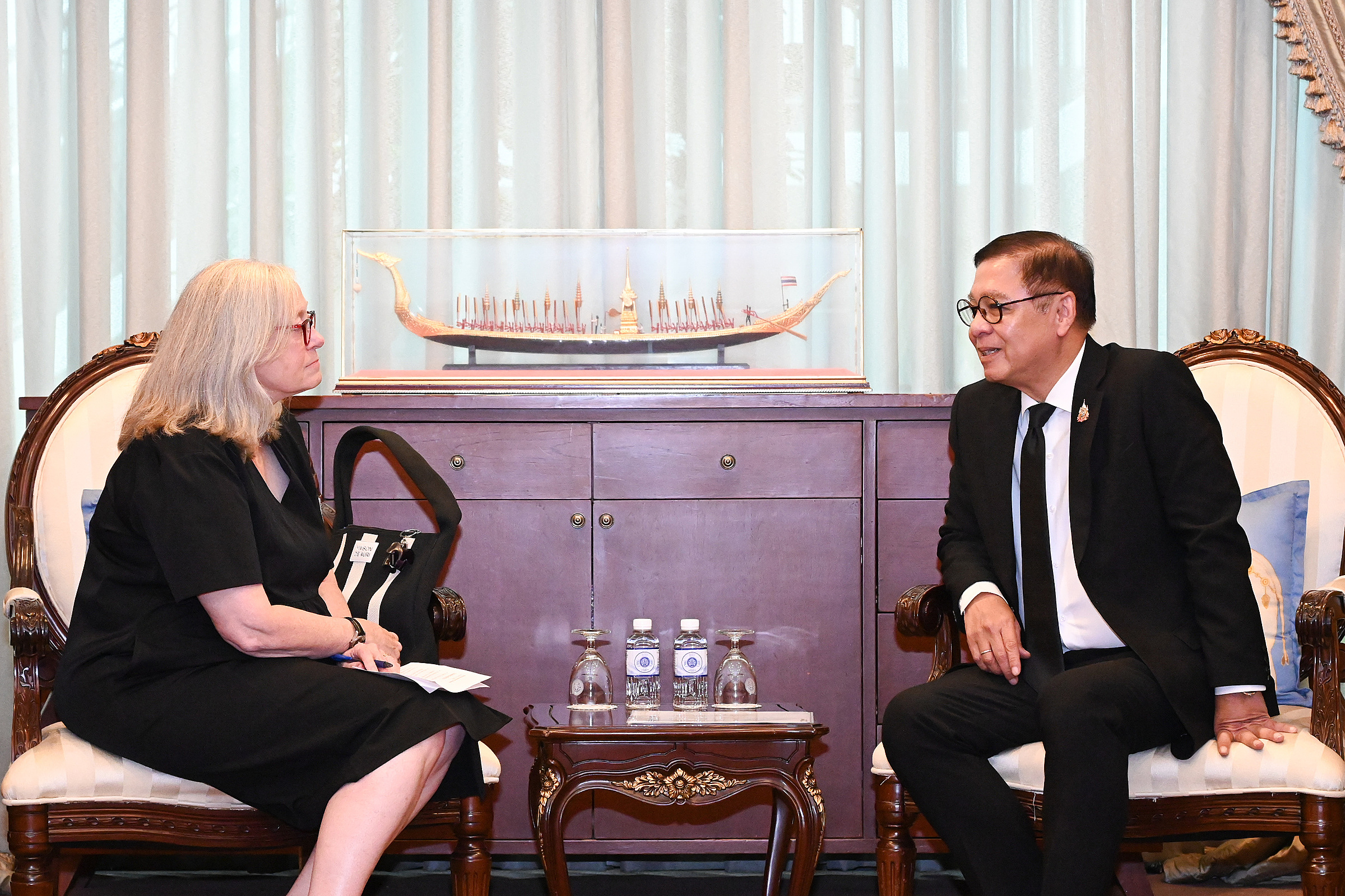 Thái Lan, Pakistan yêu cầu Mỹ giải thích về lệnh ngừng cấp visa định cư