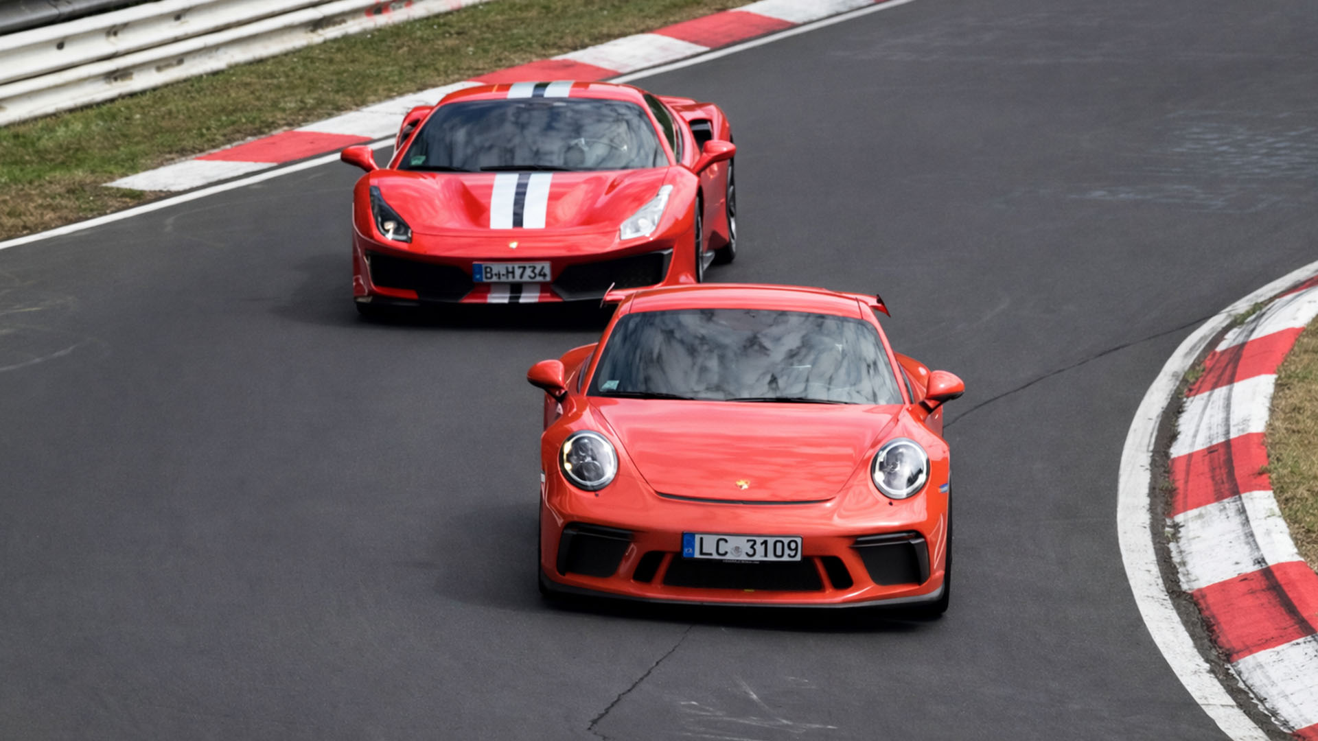 Des supercars font le show sur le circuit du Nürburgring