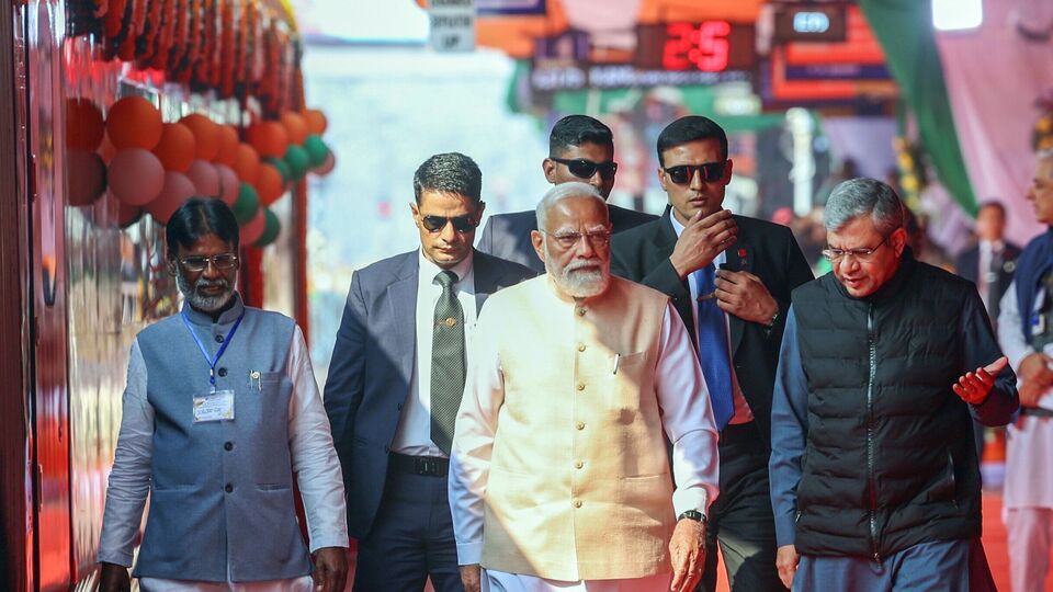 'Paltano darkar, chai BJP sarkar': PM Narendra Modi coins slogan for ...