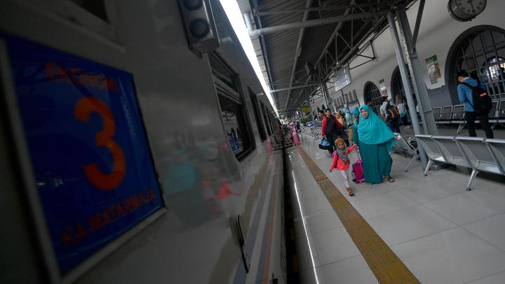 Perjalanan kereta Madiun tetap lancar meski Pekalongan banjir