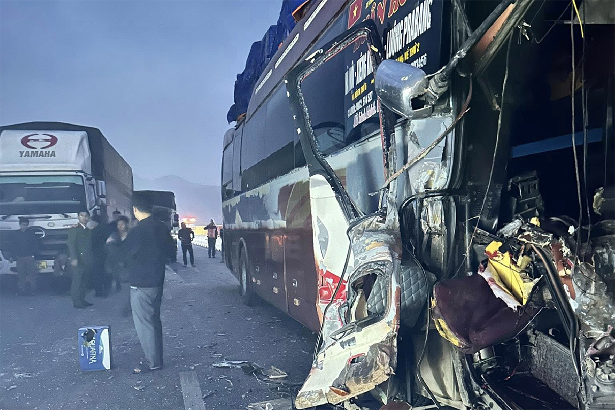 Tông xe liên hoàn trên cao tốc, một người chết