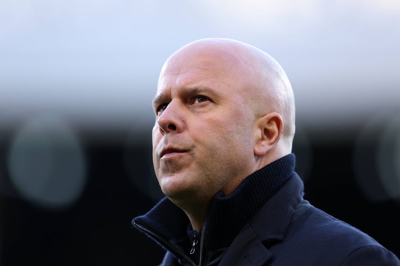 LONDON, ENGLAND - JANUARY 04: Arne Slot, Manager of Liverpool, looks on prior to the Premier League match between Fulham and Liverpool at Craven Cottage on January 04, 2026 in London, England. (Photo by Justin Setterfield/Getty Images)