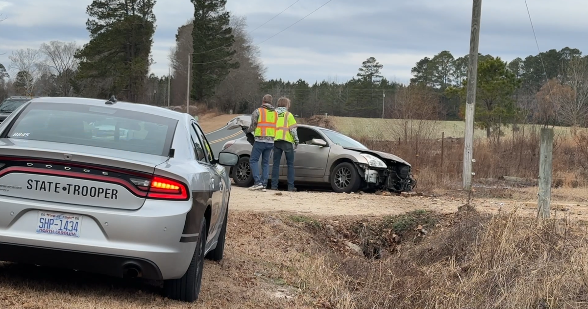 Troopers: Passenger dead, driver ran from crash in Harnett County<br><br>