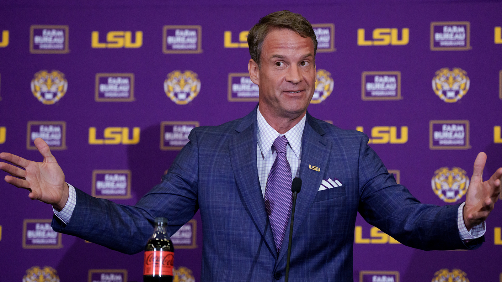 LSU football snags LB from Ole Miss in big transfer win