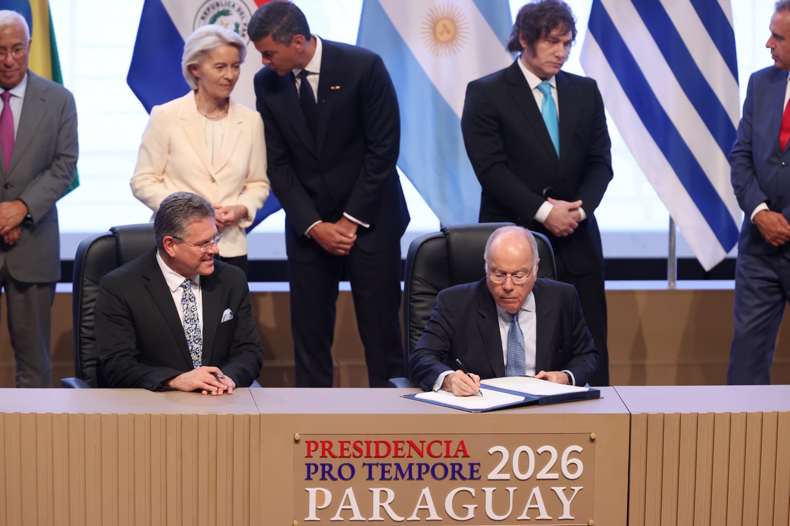 La UE y Mercosur firman su acuerdo comercial y se contraponen al ...