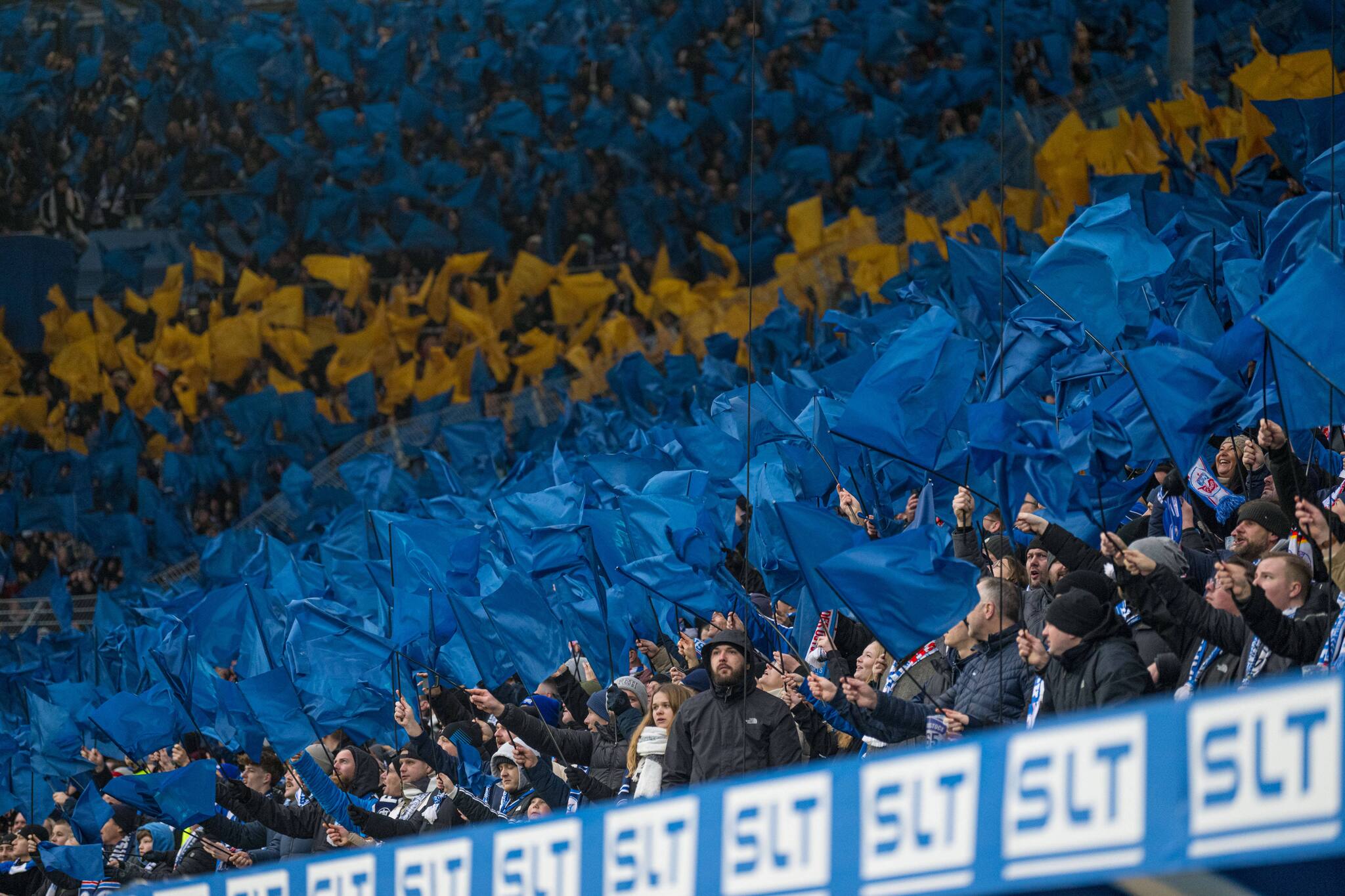 Wohl größte Choreo im Ostseestadion: Fans feiern 60 Jahre Hansa Rostock ...