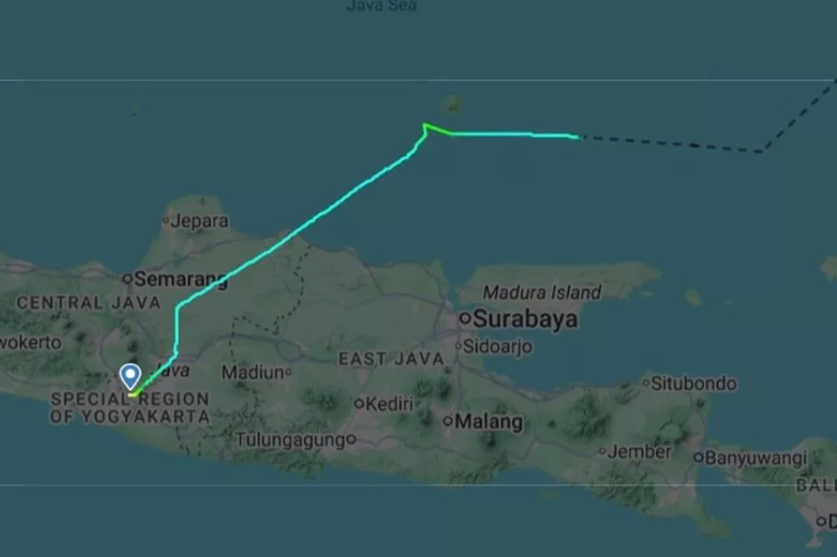 Indonesia plane disappears after 'loud explosion' sparking major search ...
