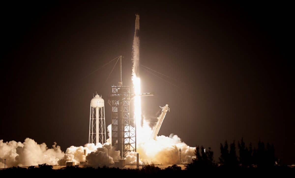 SpaceX just launched a secret spy mission? And cut the cameras right after