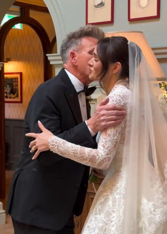 El momento más íntimo de la boda de la hija de Gordon Ramsay sale a la ...