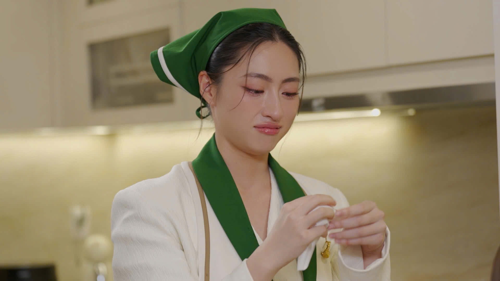 Lương Thùy Linh khóc khi nhắc về nhà, từng nghi ngờ bản thân yếu kém