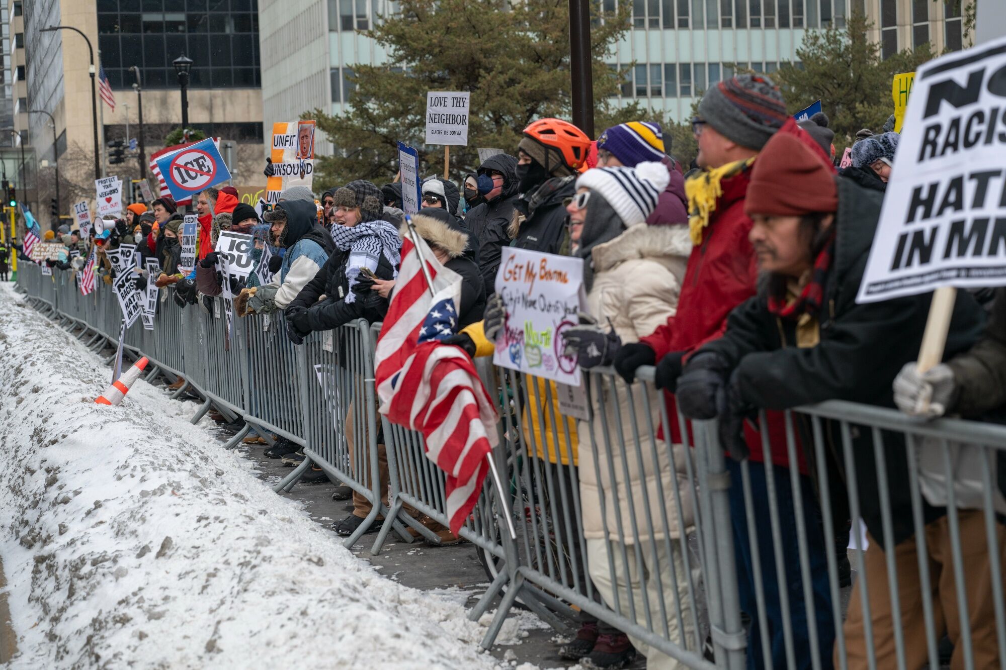 Anti-ICE demonstrators outnumber backers in Minneapolis protest