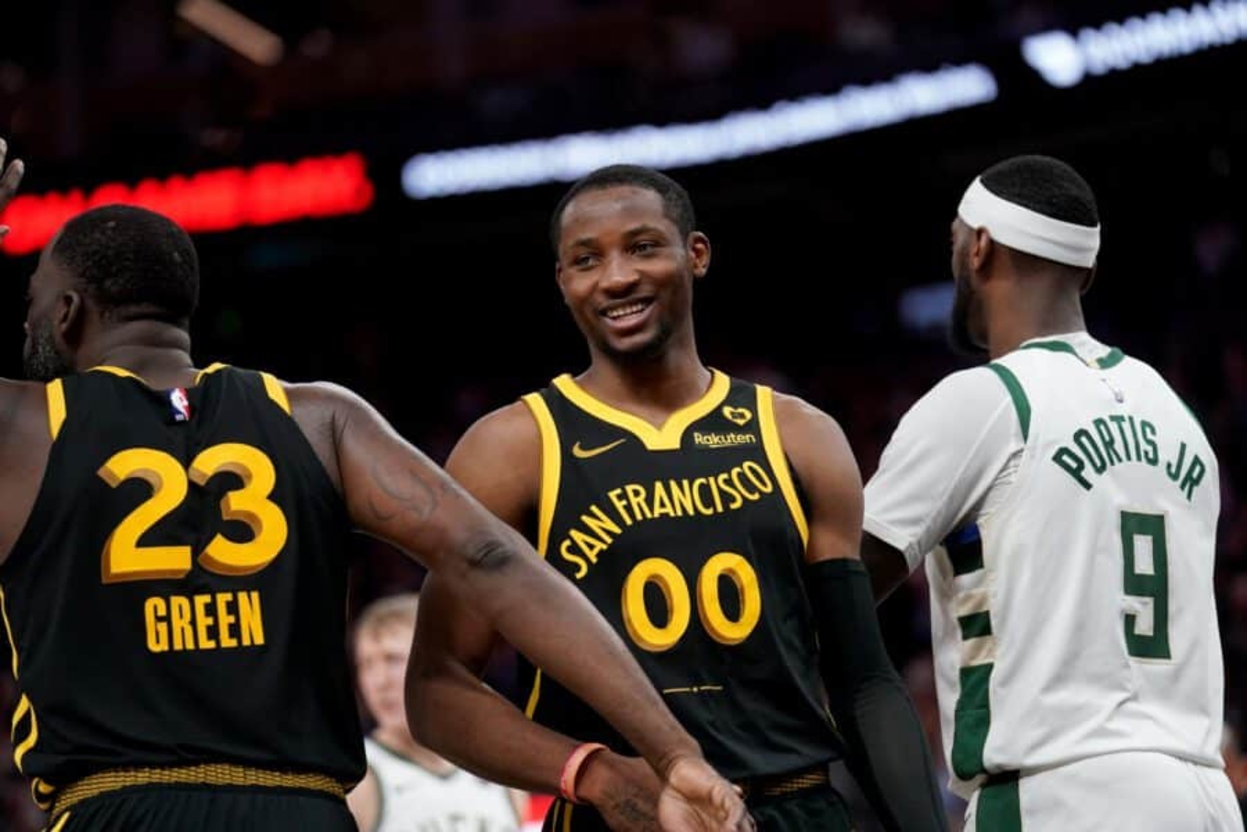 Bucks eye disgruntled Warriors forward in an effort to keep Giannis Antetokounmpo happy<br><br>