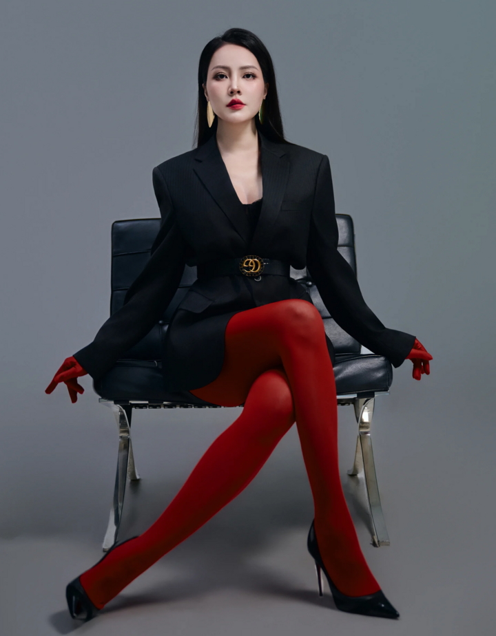 Á hậu, BTV nổi tiếng của VTV gây chú ý với diện mạo khác lạ