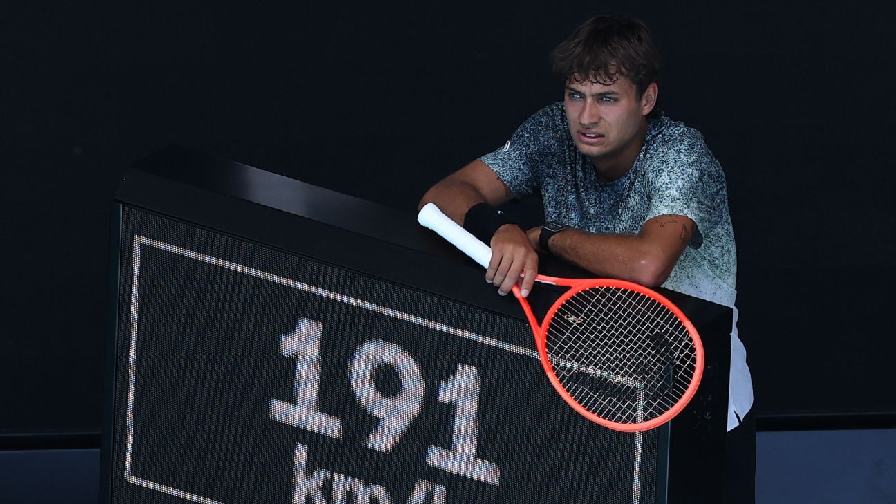 Day 1 as it happened: Toilet trouble leads to 20th seed