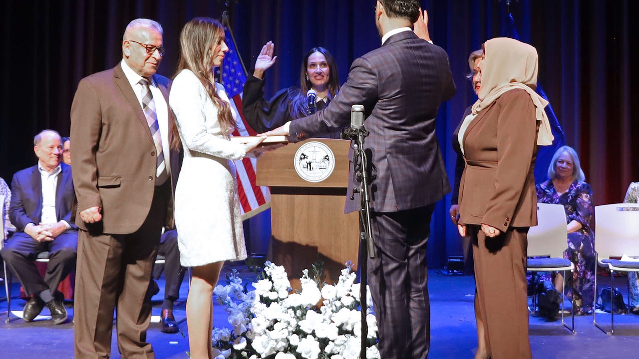 New Dearborn Heights mayor, other city officials sworn in