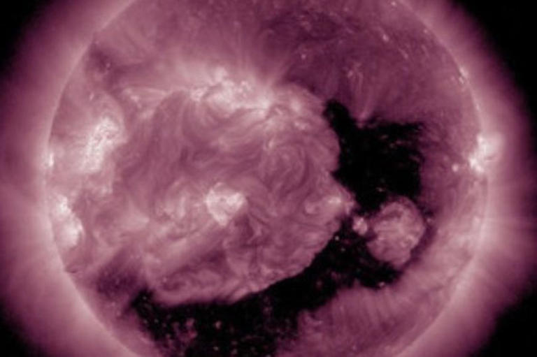 Experts find 1,000,000km hole in the sun shaped like inverted number one