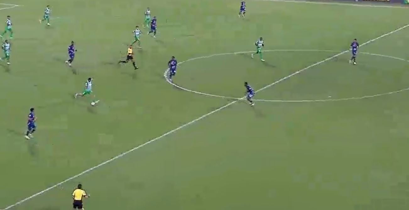 Edwin Cardona ya anotó el golazo del semestre: desde atrás de media cancha