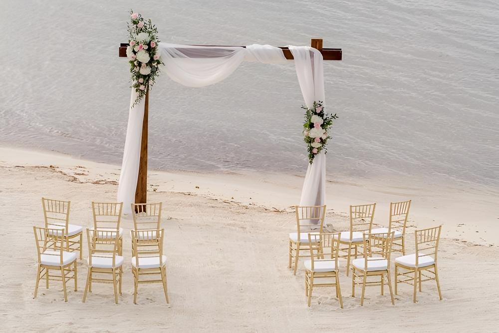 altar pernikahan – 10 Ide Altar Pernikahan Luar Ruangan, Hadirkan Momen Sakral yang Istimewa