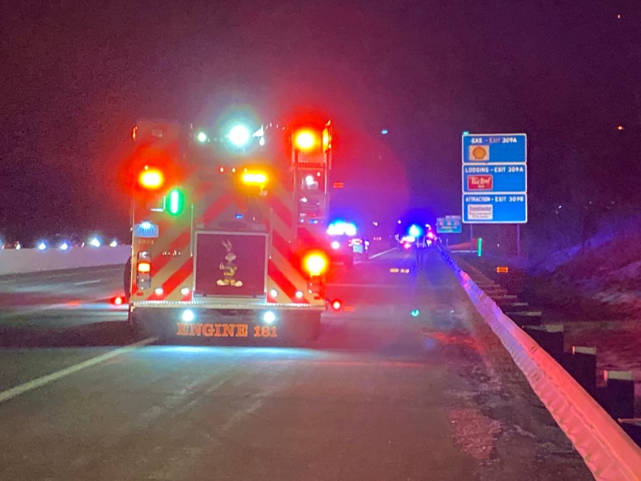 Man dies after veering off of I-69 in western Fort Wayne<br><br>