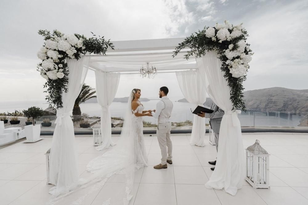 altar pernikahan – 10 Ide Altar Pernikahan Luar Ruangan, Hadirkan Momen Sakral yang Istimewa