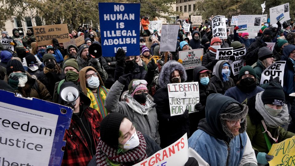 Minnesota Gov. Tim Walz mobilizes state National Guard amid ongoing protests<br><br>