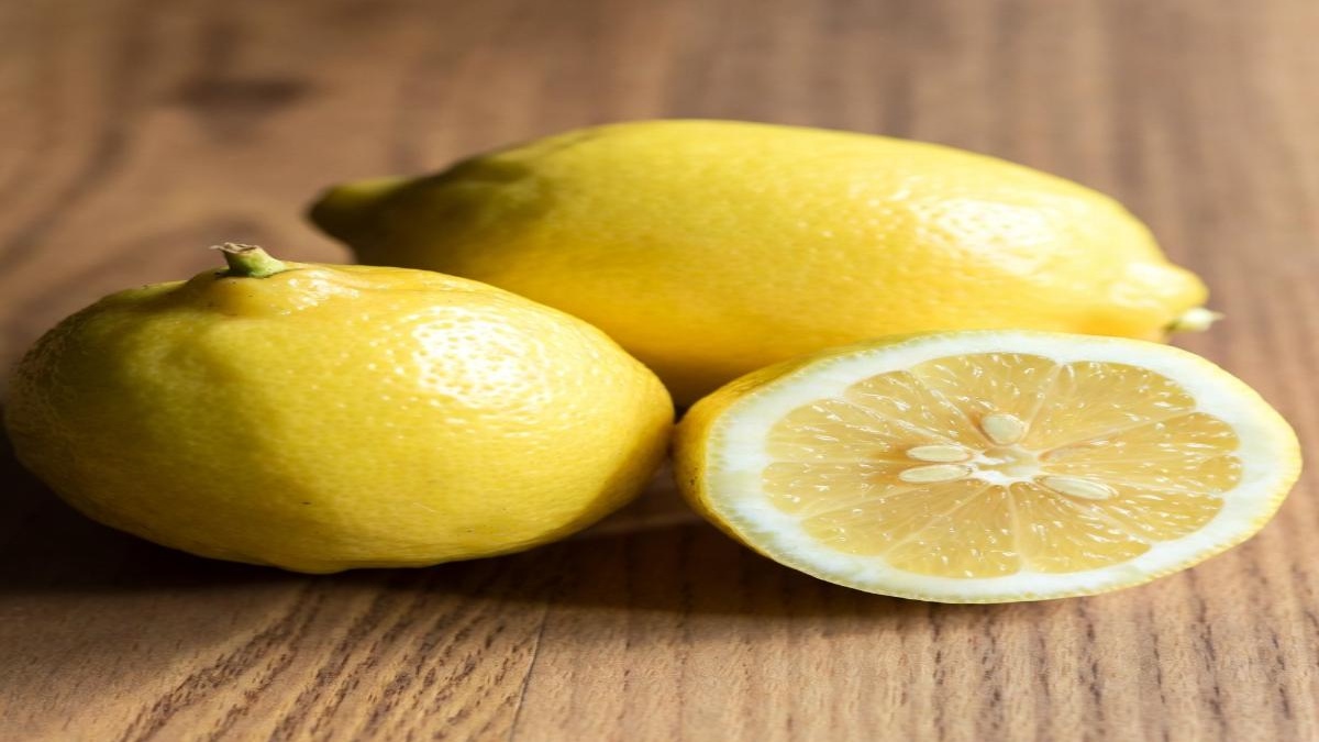 The science-backed health benefits of lemons and how to use them for better heart, kidney, and iron health<br>