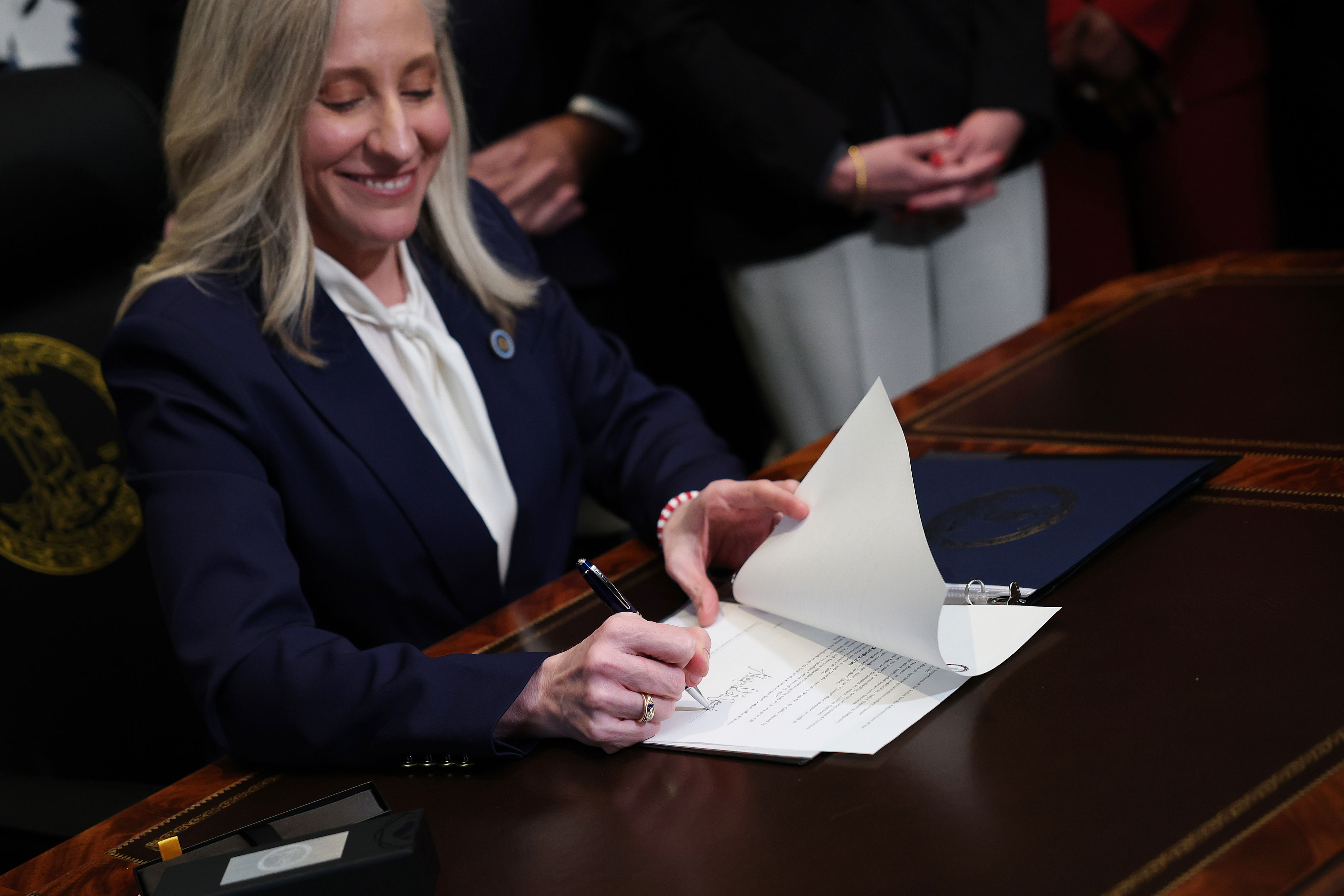Abigail Spanberger repeals ICE cooperation order on first day as governor<br><br>