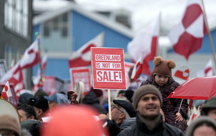 Manifestantes protestam contra plano de Trump para comprar a Groenlândia Foto: ALESSANDRO RAMPAZZO/AFP