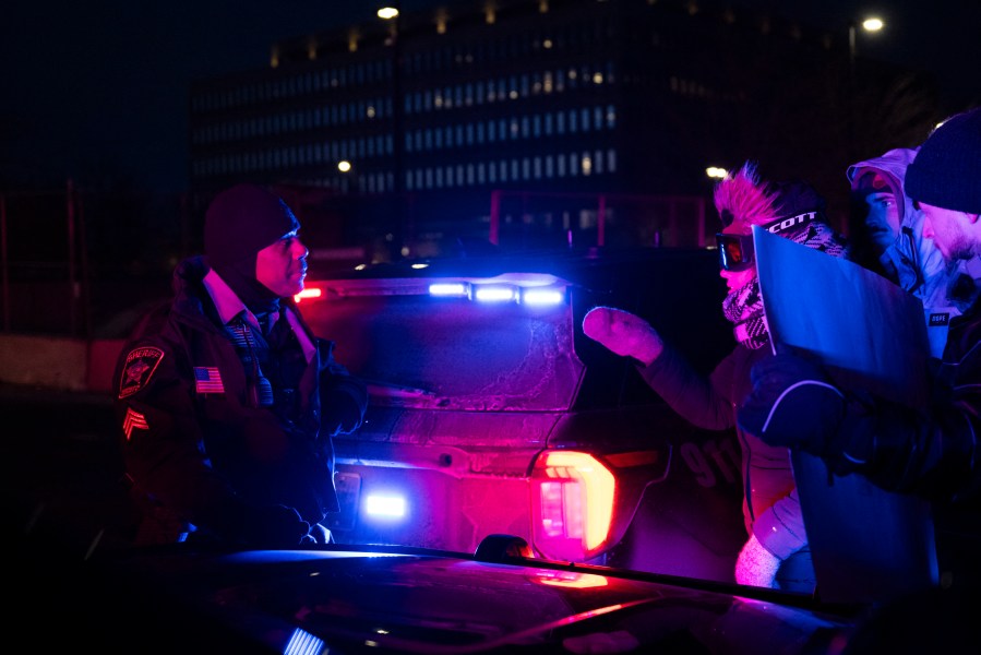 Local cops intervene in Minnesota to separate protesters, ICE