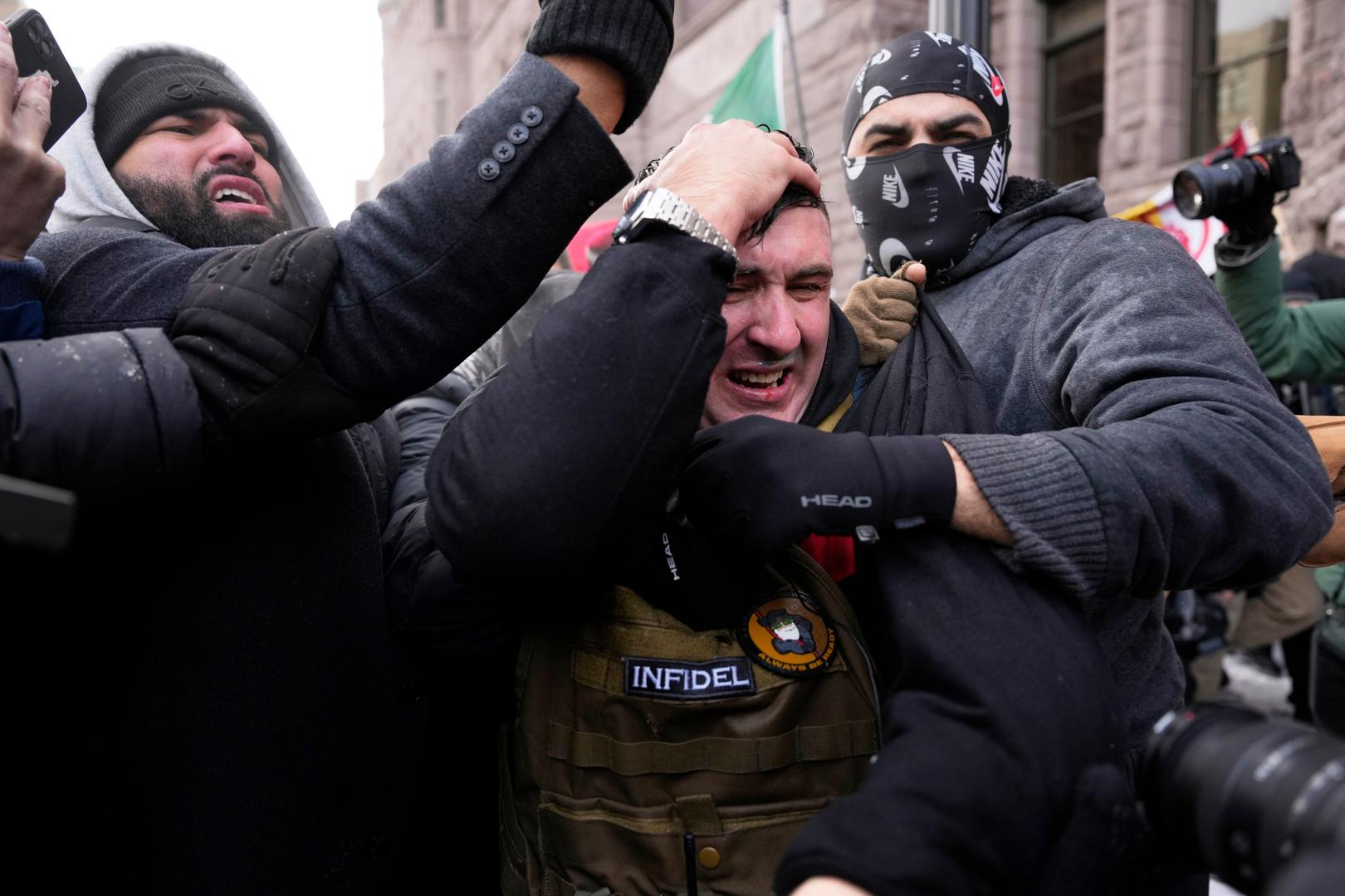 Counter-protesters force pardoned Jan. 6th rioter to leave conservative ...