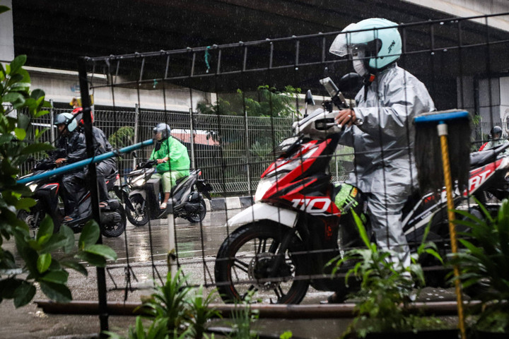 – Foto: Hujan Lebat Mengguyur Jakarta Sepanjang Malam