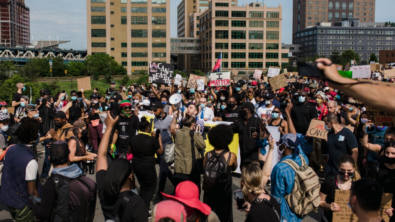 Study finds racial bias quietly warps media coverage of gun violence<br><br>