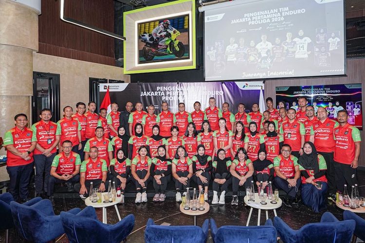 Pemain voli sedang bertanding