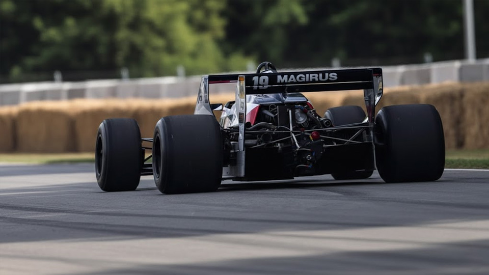 You have to hear this 11000 RPM F1 engine