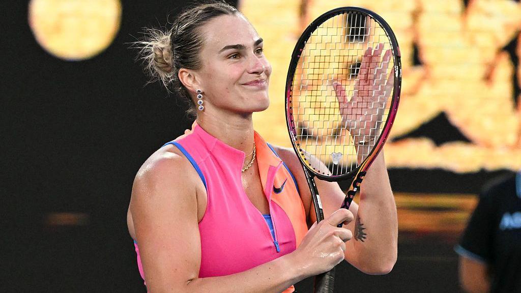 Sabalenka beats wildcard in front of Federer & Laver<br><br>